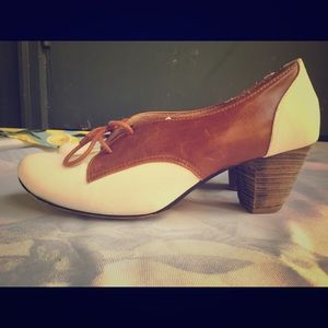 Camel and white saddle shoes (sz 7)